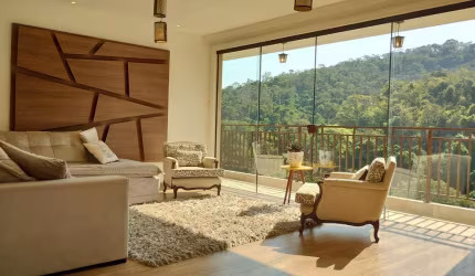 Casa em condomínio ao lado da cidade