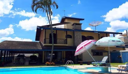 CASA COM 4 SUÍTES E ARMÁRIOS, SACADA, BANHEIRO COM HIDRO, ESCRITÓRIO, SALA 3 AMBIENTES  COM LAREIRA,
