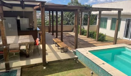 Um showww de vista, sobrado à venda com 3 suítes (closet amplo), piscina