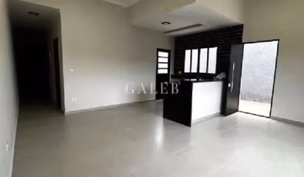 Casa à venda em Atibaia-SP no bairro Bella Atibaia: 3 quartos, 1 suíte, 2 salas, 3 banheiros, 2 vagas de garagem - 92,00m².