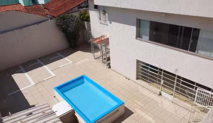 **CASA COMERCIAL OU RESIDENCIAL PARA VENDA NO CENTRO COM PISCINA**