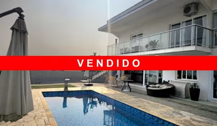 Casa com 3 suítes, escritório piscina no condomínio Serra da Estrela!!
