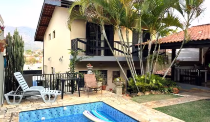 Casa à venda em Atibaia-SP, Jardim Maristela: 3 quartos, 1 suíte, 2 salas, 3 banheiros, 5 vagas de garagem, 310m².