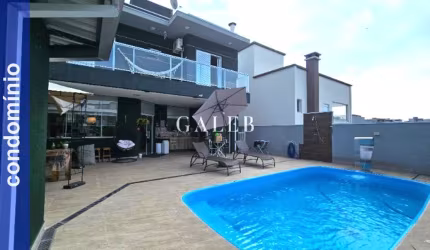 Sobrado á venda com piscina em condomínio na cidade de Atibaia-SP