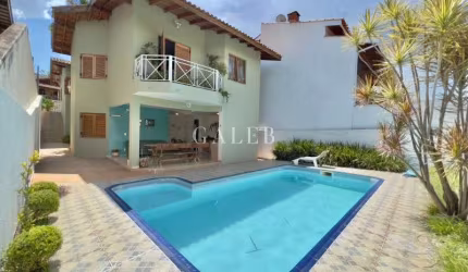 Casa com 4 quartos à venda com 2 suítes