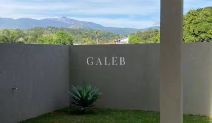 Imperdível Casa à Venda em Atibaia-SP: 3 Quartos, 1 Suíte, 2 Salas e 2 Vagas de Garagem!