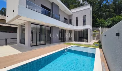 Sobrado alto padrão à venda com e suítes
