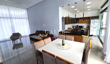 Casa em Condomínio à Venda em Atibaia-SP: 3 Quartos, 1 Suíte, 2 Salas, 4 Vagas e 189m² no Jardim Shangri-lá!