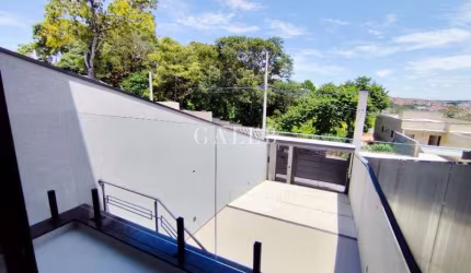 Casa à venda em Atibaia-SP, Jardim Paulista: 3 quartos, 1 suíte, 2 salas, 3 banheiros, 4 vagas, 97m². Confira!