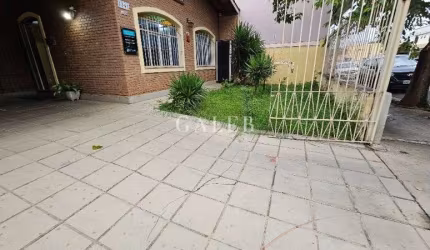 Casa à venda com potencial para diversas finalidades