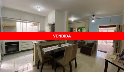 casa térrea 3 quartos, 1 suíte + edícula, 2 vagas cobertas, 160 m2 de área construída