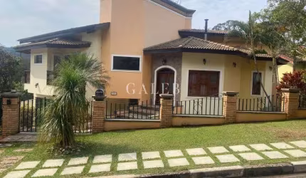 Espetacular Casa de Luxo em Condomínio Flamboyant, Atibaia-SP: 4 Quartos, 2 Suítes, 3 Salas, 6 Banheiros, 5 Vagas, 413m²!