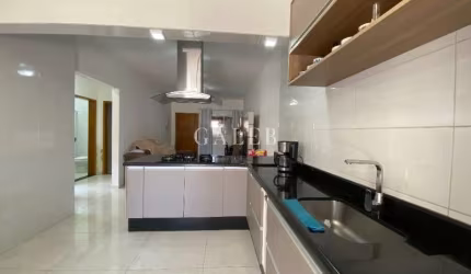 casa térrea com piscina, 2 vagas cobertas, Nova Atibaia, 125 m2 de área consruída