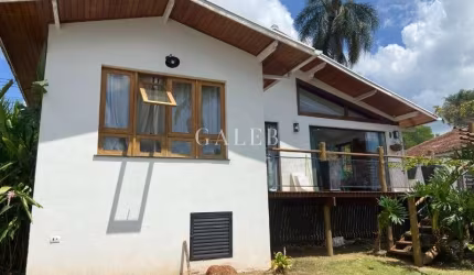 Casa térrea à venda em condomínio, 525m² de terreno