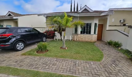 Casa térrea à venda em condomínio dentro da cidade
