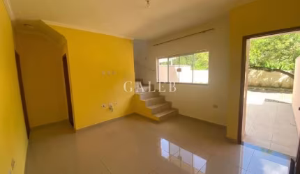Casa em Condomínio com 2 Suítes, quintal com churrasqueira e 2 Vagas de Garagem em Atibaia-SP - Imperdível!