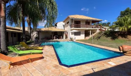 CHÁCARA COM VISTA PARA PEDRA GRANDE, PISCINA, 3 QUARTOS, ASFALTO, PRÓXIMO DE COMÉRCIOS