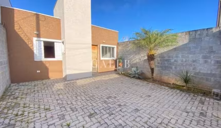 CASA TÉRREA, 2 QUARTOS, QUINTAL GRANDE, 2 VAGAS DE GARAGEM