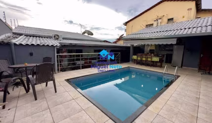 Ampla casa com piscina no Aponiã