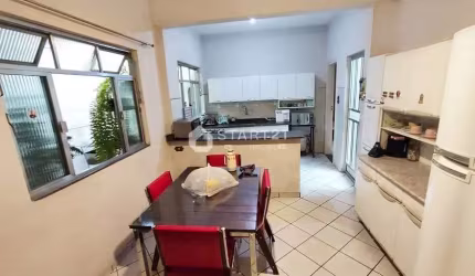 Excelente Oportunidade: Casa à Venda com Localização Privilegiada em Vila Santa Cecília, Volta Redo