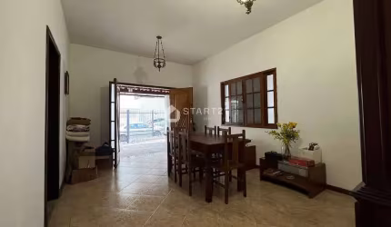 CASA DOS SONHOS COM 4 QUARTOS, 2 VAGAS DE GARAGEM, ÁREA DE CHURRASQUEIRA E PISCINA A VENDA NO BAIRR