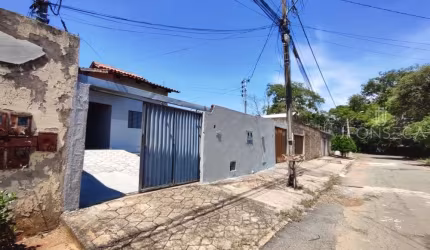 2 Casas à Venda com 2 dormitórios, 360,00m² no mesmo lote