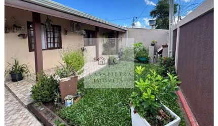 Casa térrea Capão da Imbuia 3 quartos com quintal 120m2