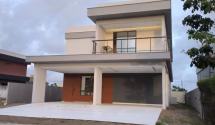 Casa duplex nova em Condomínio alto padrão