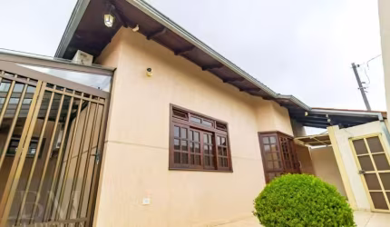 Casa térrea averbada, com 3 dormitórios, sendo uma suíte à venda, 132 m² por R$ 830.000 - Aviação - São José dos Pinhais/PR
