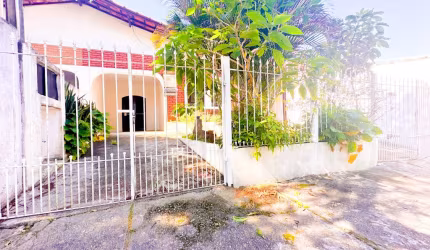 Casa térrea no Jardim das Indústrias com edícula