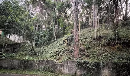 Terreno à venda na Rua Odair Martins, S/N, Chácara São João, Carapicuíba por R$ 295.000