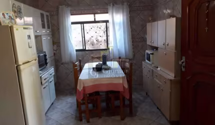 Casa com 4 Dormitórios + 2 Vagas coberta, Centro, Promissão (SP) - CA1009