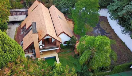 Casa de vila para venda com 4 quartos, sendo 4 suítes, 800m²