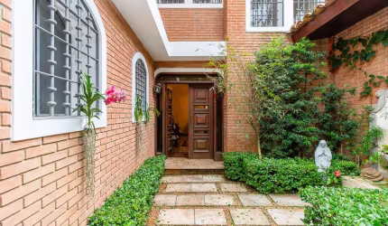 Casa tipo para venda e locação com 4 quartos, sendo 2 suítes, 641m²