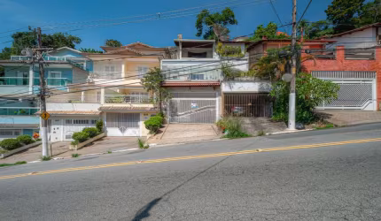 Sobrado para venda com 4 quartos, sendo 2 suítes, 236m²