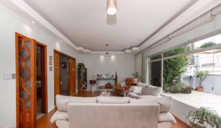 Casa tipo para venda com 4 quartos, sendo 2 suítes, 188m²