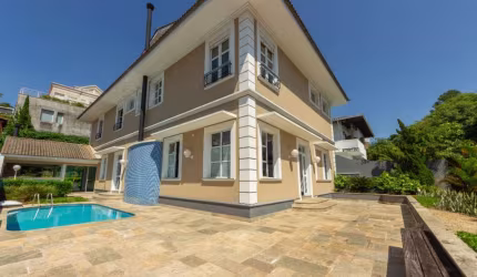 Casa tipo para venda com 4 quartos, sendo 2 suítes, 700m²