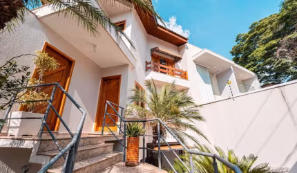 Casa tipo para venda e locação com 3 quartos, sendo 3 suítes, 420m²