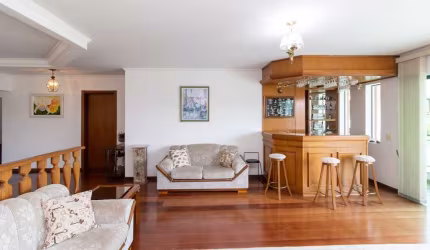 Casa tipo para venda com 6 quartos, sendo 3 suítes, 777m²