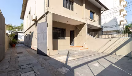 Casa tipo para venda com 3 quartos, 208m²