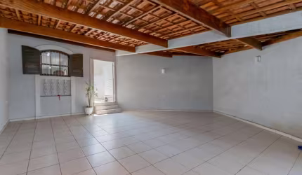 Sobrado para venda com 3 quartos, sendo 1 suíte, 200m²