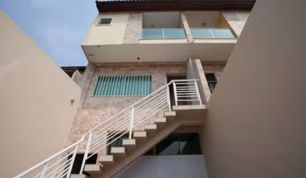 Sobrado para venda com 3 quartos, sendo 3 suítes, 127m²