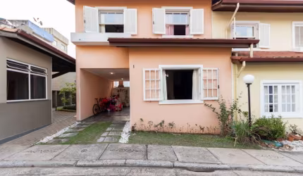 Casa em condomínio para venda com 3 quartos, sendo 1 suíte, 131m²