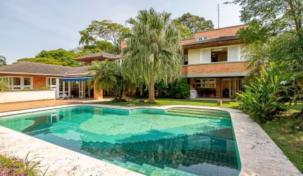 Casa tipo para venda com 4 quartos, sendo 4 suítes, 1,023m²
