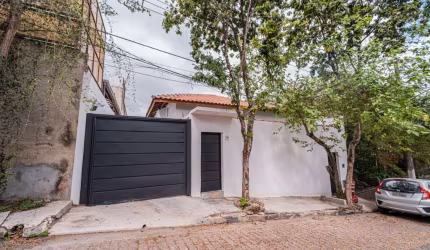 Casa de vila para venda com 3 quartos, sendo 2 suítes, 360m²
