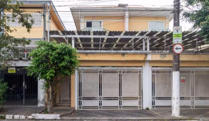 Sobrado para venda com 5 quartos, sendo 3 suítes, 200m²