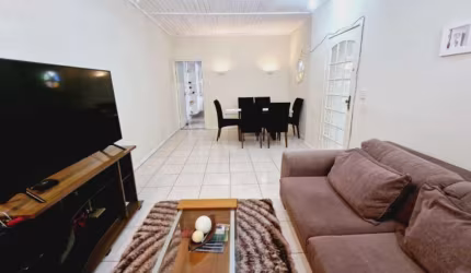 Casa tipo para venda com 3 quartos, 210m²