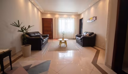 Casa tipo para venda com 3 quartos, sendo 1 suíte, 282m²