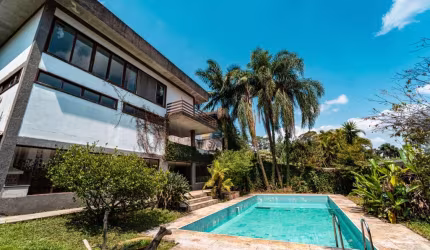 Casa tipo para venda com 5 quartos, sendo 1 suíte, 259m²
