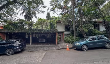 Casa tipo para venda com 4 quartos, sendo 1 suíte, 490m²